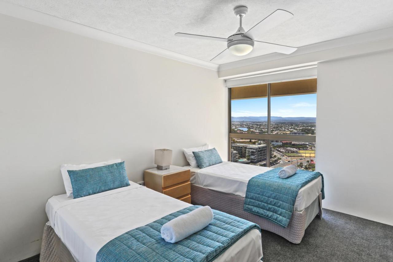 อพาร์ทเมนท์สเจมินี่คอร์ทฮอลิเดย์ Aparthotel โกลด์โคสต์ ภายนอก รูปภาพ